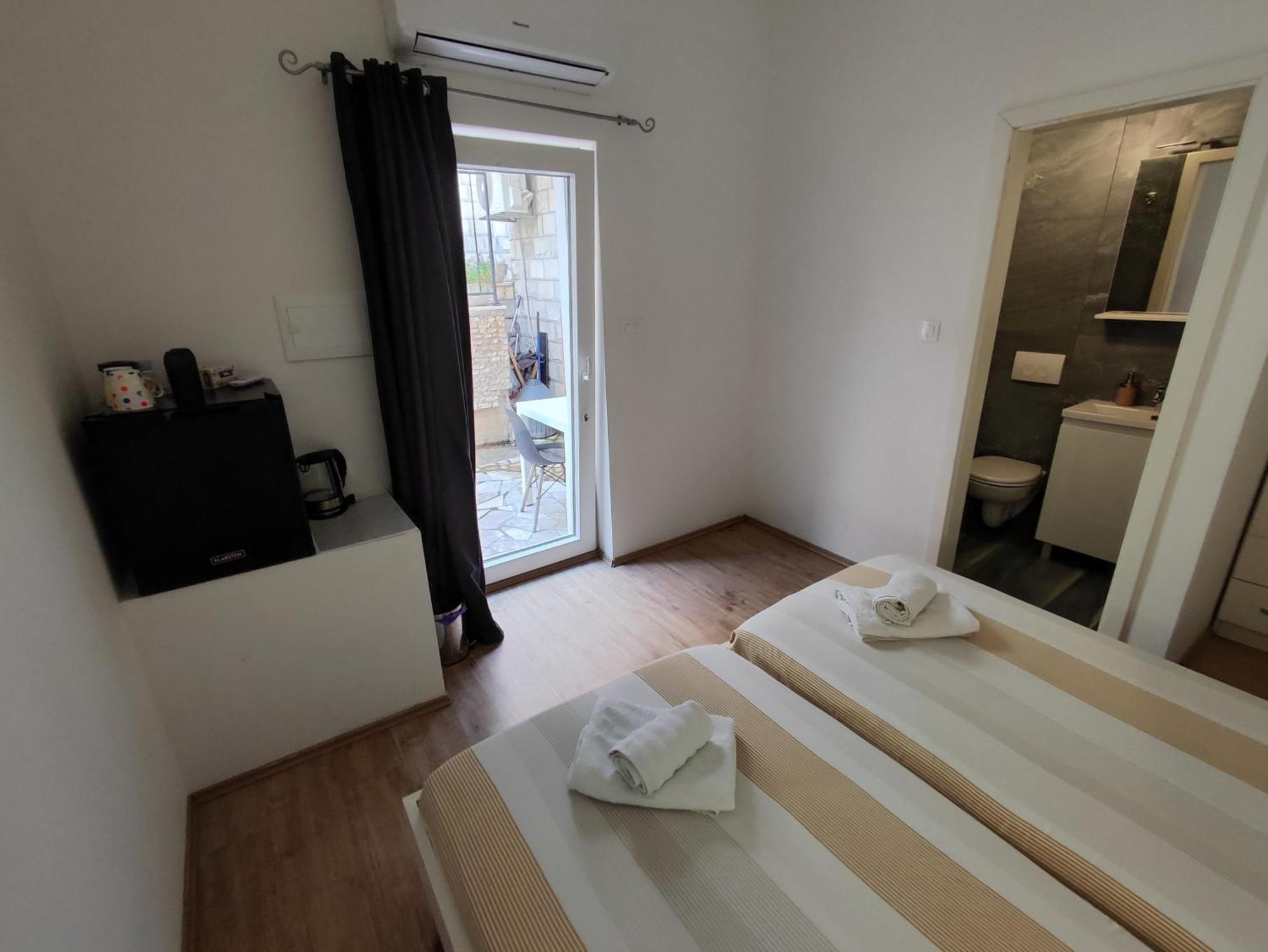 Zoric Apartments & Rooms 2 ดูบรอฟนิก ภายนอก รูปภาพ